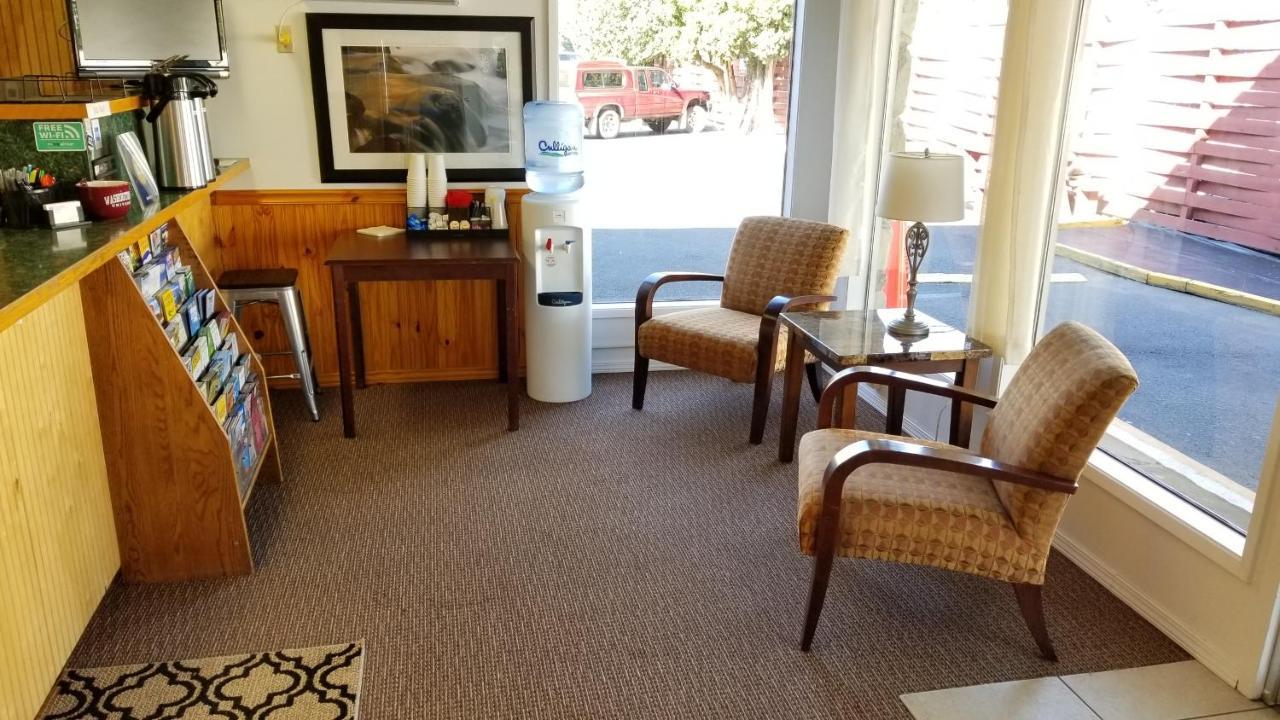 Cougar Land Motel Pullman Extérieur photo