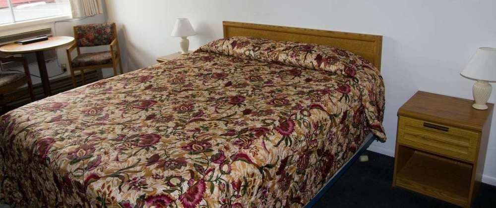 Cougar Land Motel Pullman Extérieur photo