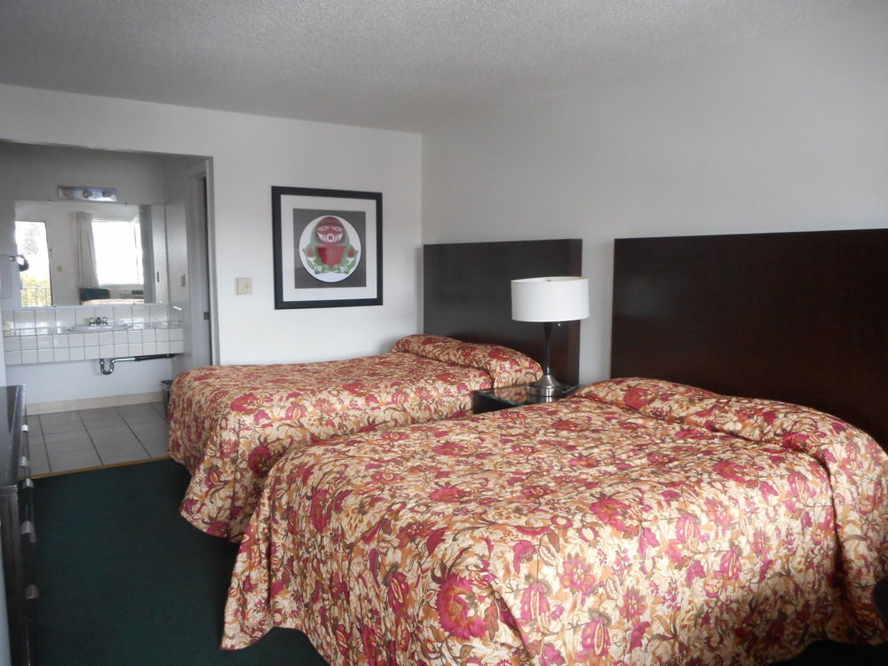 Cougar Land Motel Pullman Extérieur photo