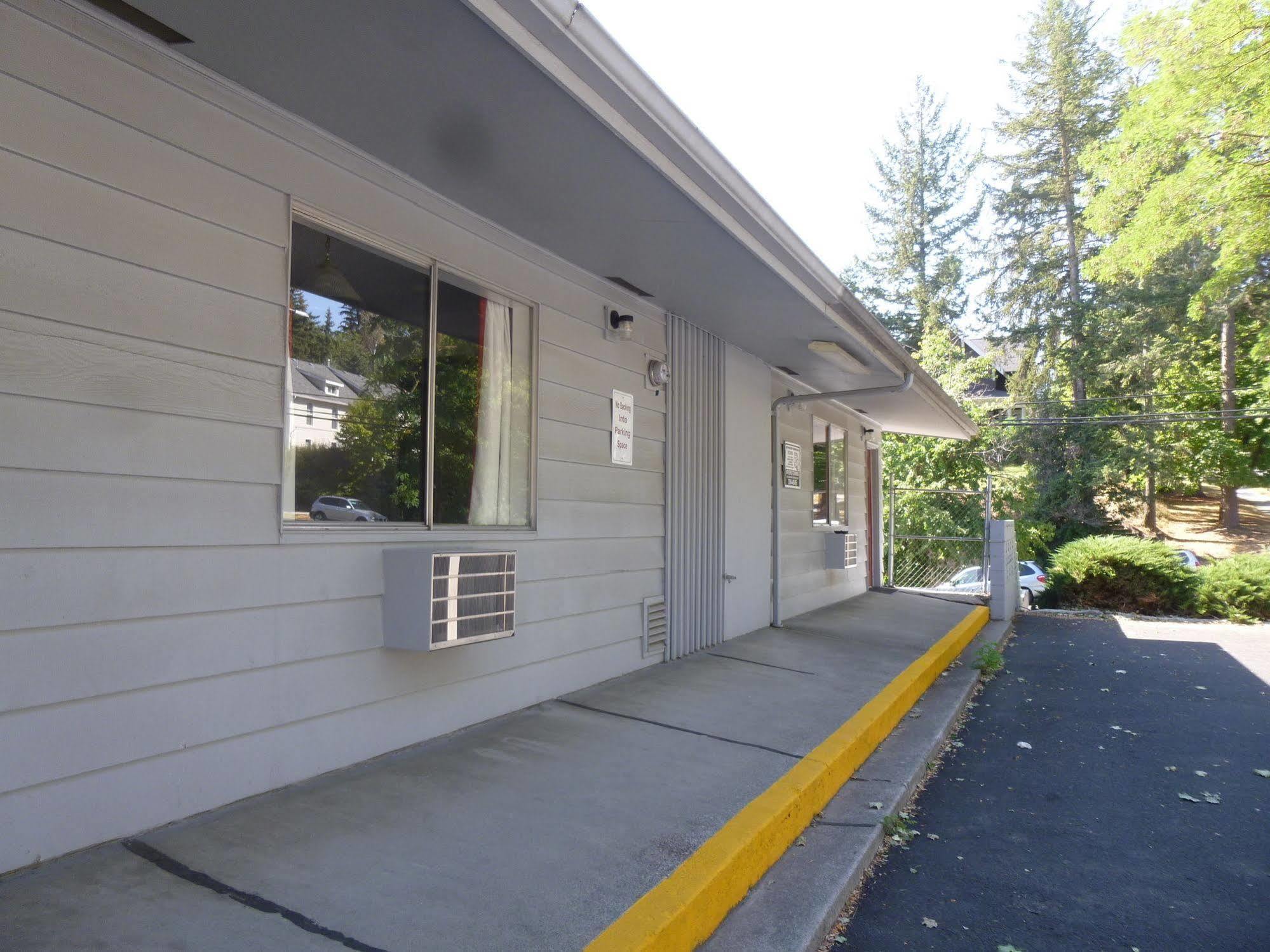 Cougar Land Motel Pullman Extérieur photo