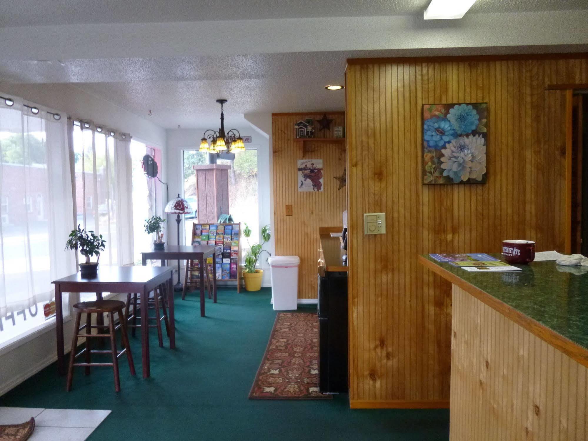 Cougar Land Motel Pullman Extérieur photo